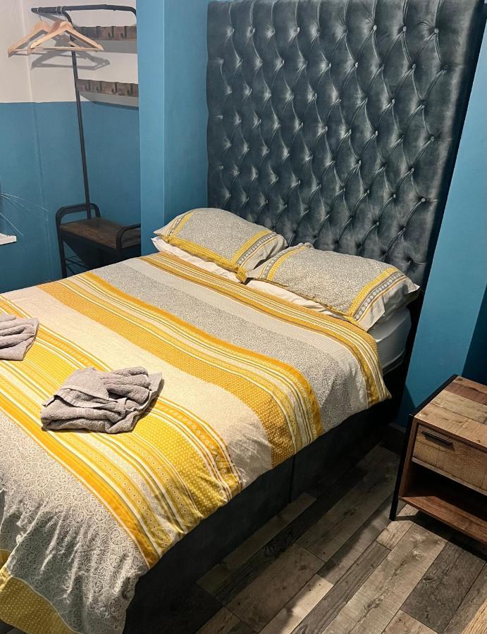 Town Center Large 2 Bedroom Apartment- Sleeps Up To 6 - Dogs Welcome - 2 Minutes From Train Station ブラックプール エクステリア 写真